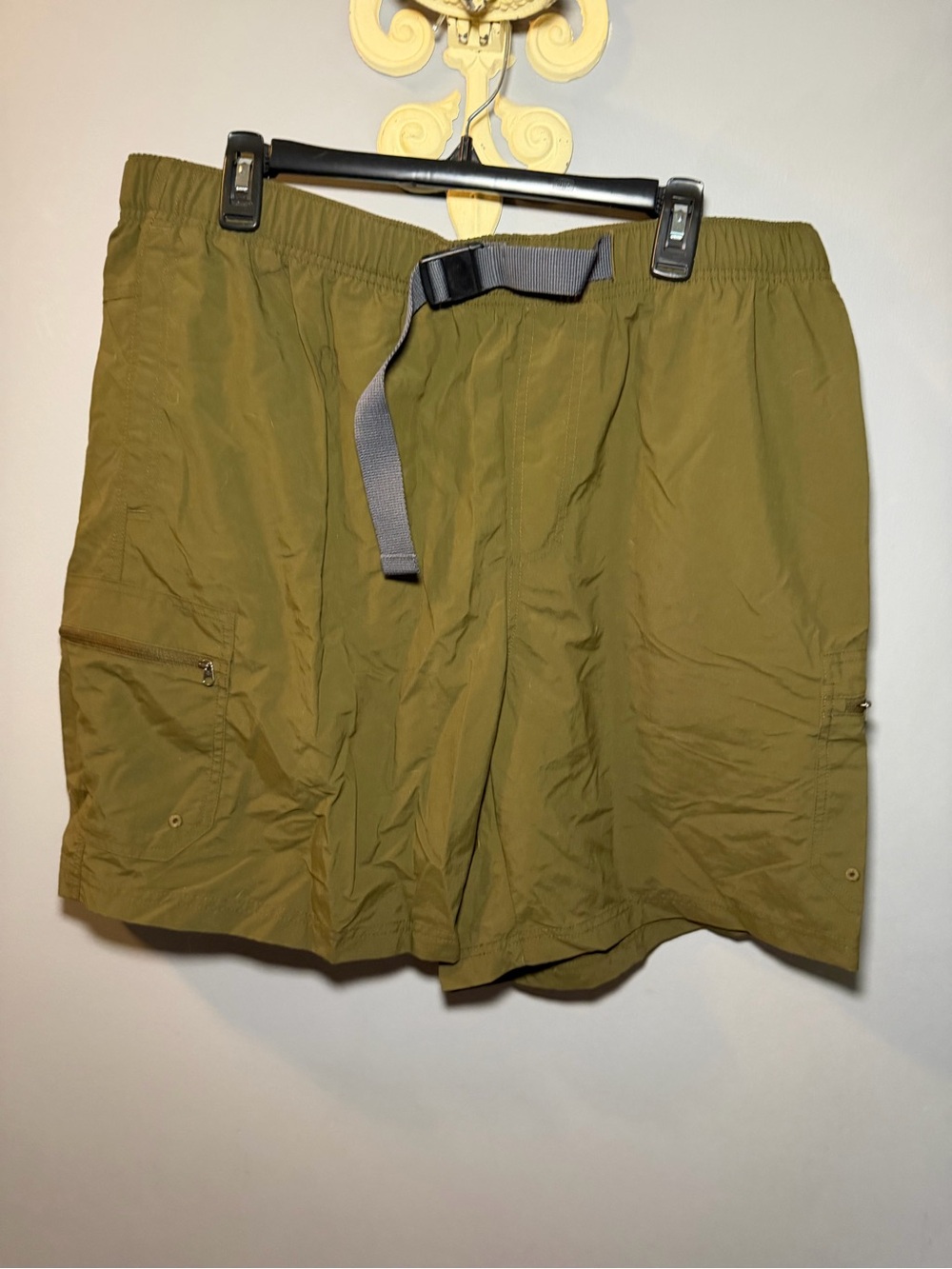 Columbia Men's Olive Cargo Shorts with Integrated Belt